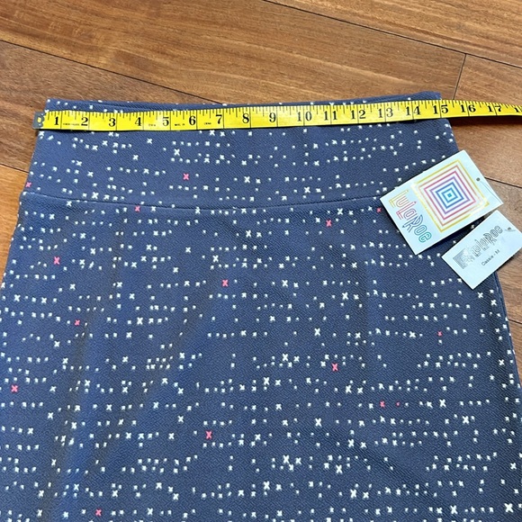 LulaRoe Cassie Skirt - Picture 2 of 5
